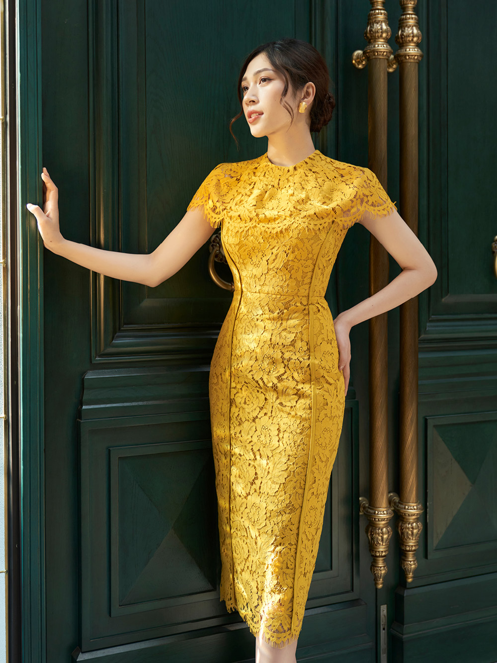 Đầm Lace vàng