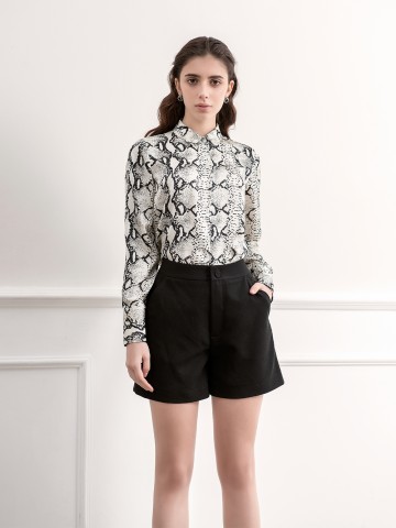 LILY BLACK SHORT